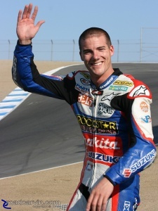 2008 AMA Finale - Ben Spies - Parting Wave: Ben Spies waving a farewell to the race fans. I hope we see him on a MotoGP bike at Laguna Seca next year.