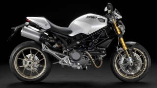 2009 Ducati Monster 1100S Pearl White Right Side: 2009 Ducati Monster 1100S in Pearl White. Style, power, and a single-sided swingarm, what else can you ask for?