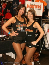 2008 Easyriders Show - Hooters Girls