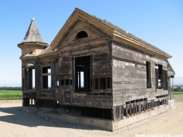 Victorian "fixer": Victorian located off River Road on Foothill Road. There has been some cleanup done to this old house however it does not look like anything has been done for a couple of years.
